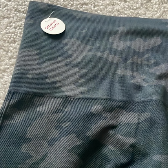 Spanx camo leggings - Picture 2 of 4